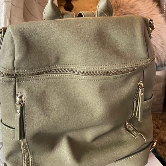 Elegant Brand new- Green Backpack with Spacious Interior - Picture 12 of 13